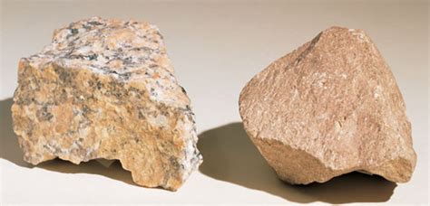 Feldspar: De Superheld van Keramiek en Glas!